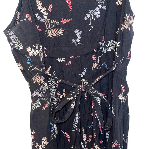 Torrid black floral tiered keyhole maxi dress - Picture 6 of 6